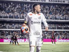 28quan- 内马尔打的是什么位置 